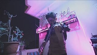 COVID-19: Egyptian violinist serenades neighbours from balcony