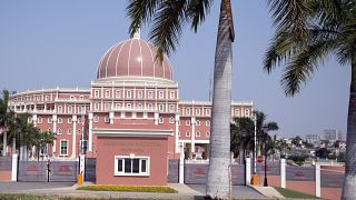 Angolan New deputies  are invested 