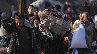 Ceasefire in Gaza: Palestinians return home as roads reopen