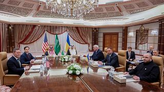 US holds separate talks with Russians to discuss a potential ceasefire
