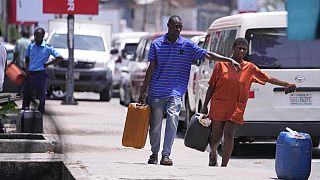 Nigeria motorists switch to gas to cut fuel costs, pollution 