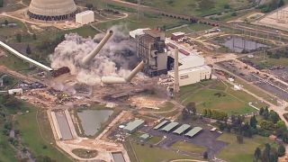 Power plant chimneys demolished in Australia